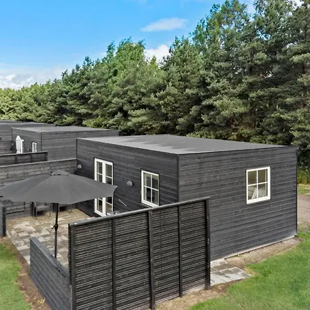 2 Bedroom Beautiful In Vaeggerlose Appartement Bøtø By