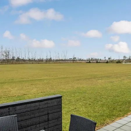 Apartment 2 Bedroom Beautiful In Vaeggerlose *