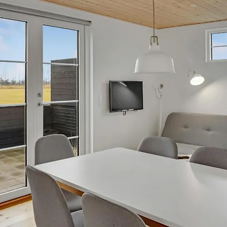 Apartment 2 Bedroom Beautiful In Vaeggerlose *