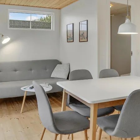 2 Bedroom Beautiful In Vaeggerlose * Bøtø By