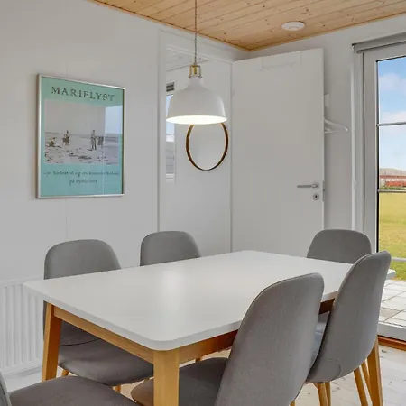 Apartment 2 Bedroom Beautiful In Vaeggerlose