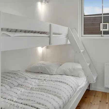 2 Bedroom Beautiful In Vaeggerlose Apartment *